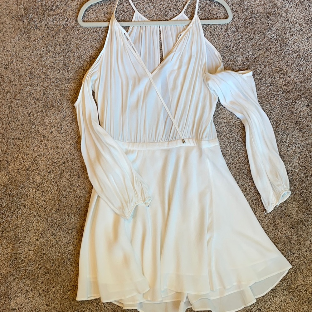 Flowing White short dress peep shoulders and back